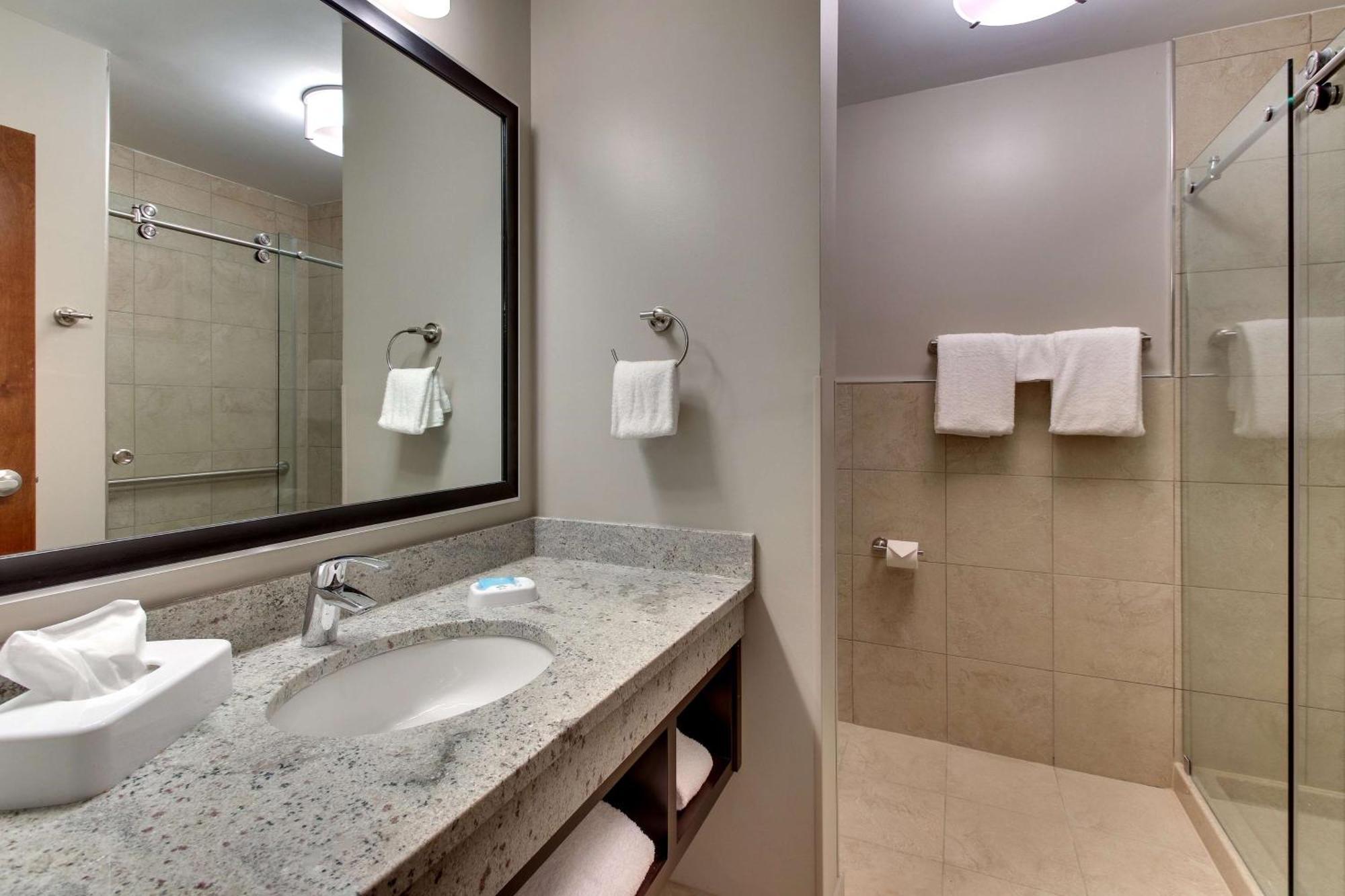 Drury & Polaris Hotel